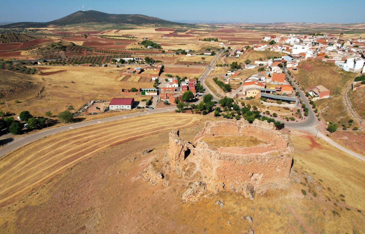 Cerro Testigo de Huélamo | Castillo, Spain